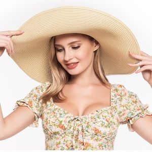 NWT-Beige Floppy Straw Hat